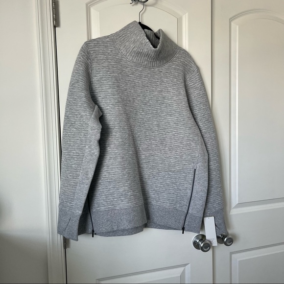 Tops - Crewneck sweatshirt